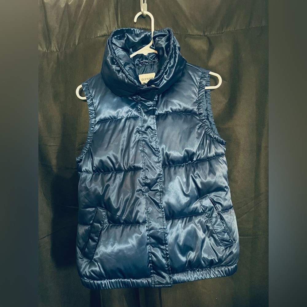 Old Navy Women’s Blue Puffy Vest Medium Satiny Shine Sapphire Pockets Zip Snaps
